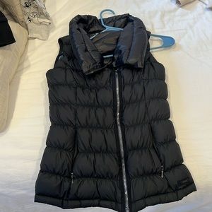 Lightly used Athleta winter vest! Black